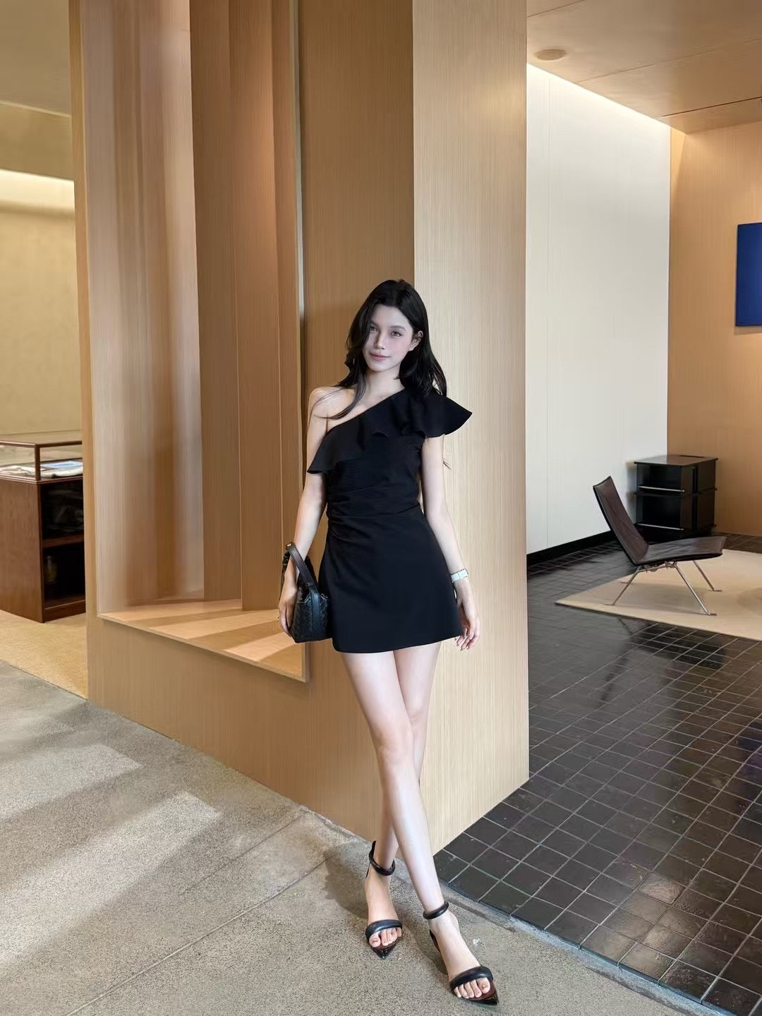 [Celebrity] Off-shoulder Designer Dress