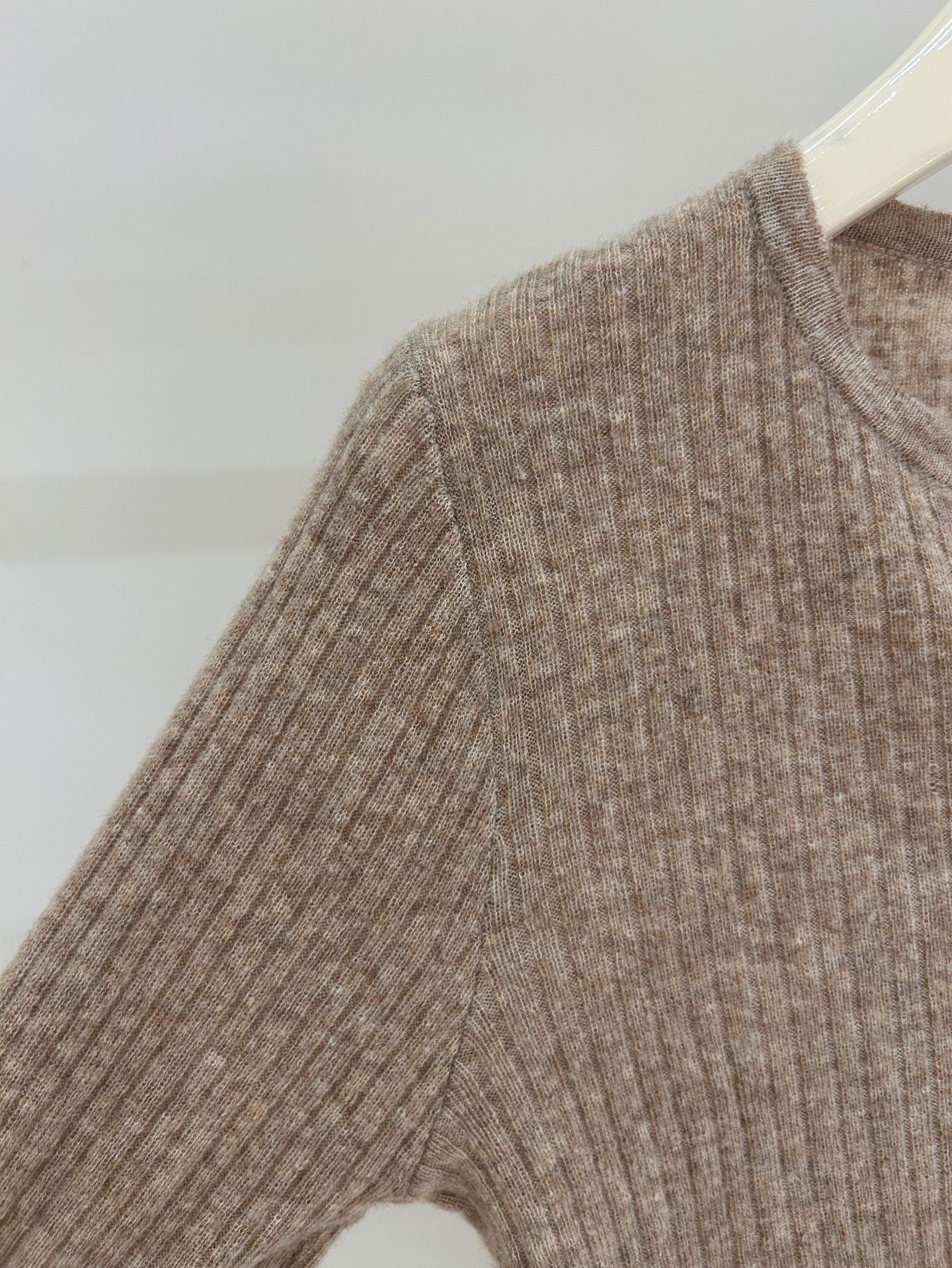 [Versatile] V-Neck Lace Basic Top