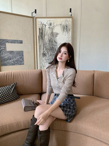 [Versatile] V-Neck Lace Basic Top
