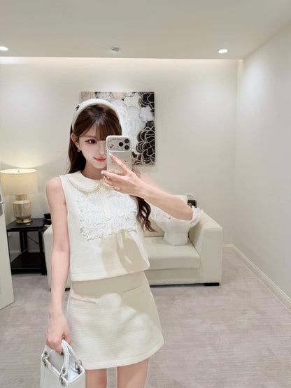 [Celebrity] Embroidered Short-sleeve Top + Skirt Set (Q1103)