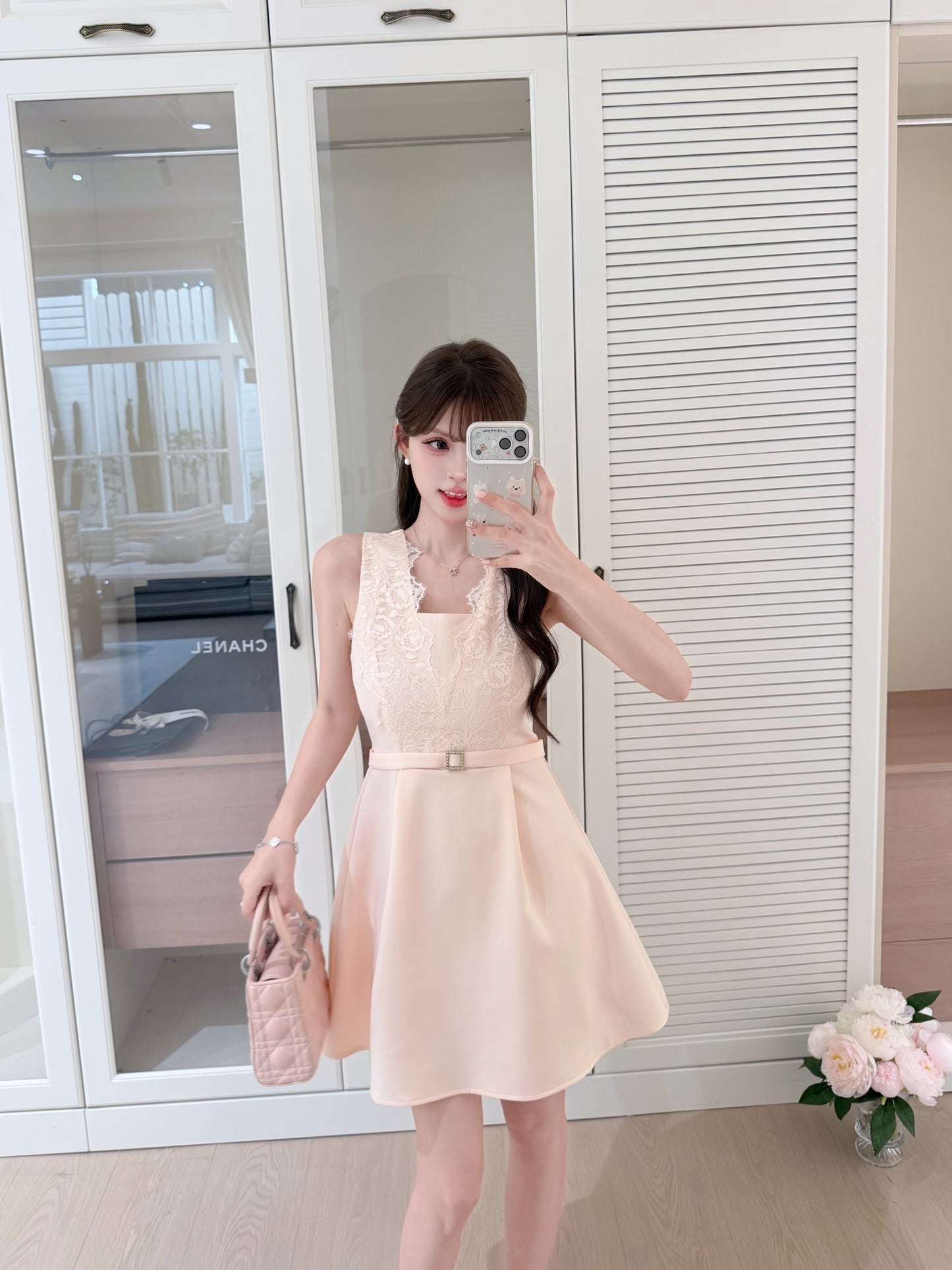 [Elegant] Sleeveless V-Neck Lace Cocktail Dress (Q1210)