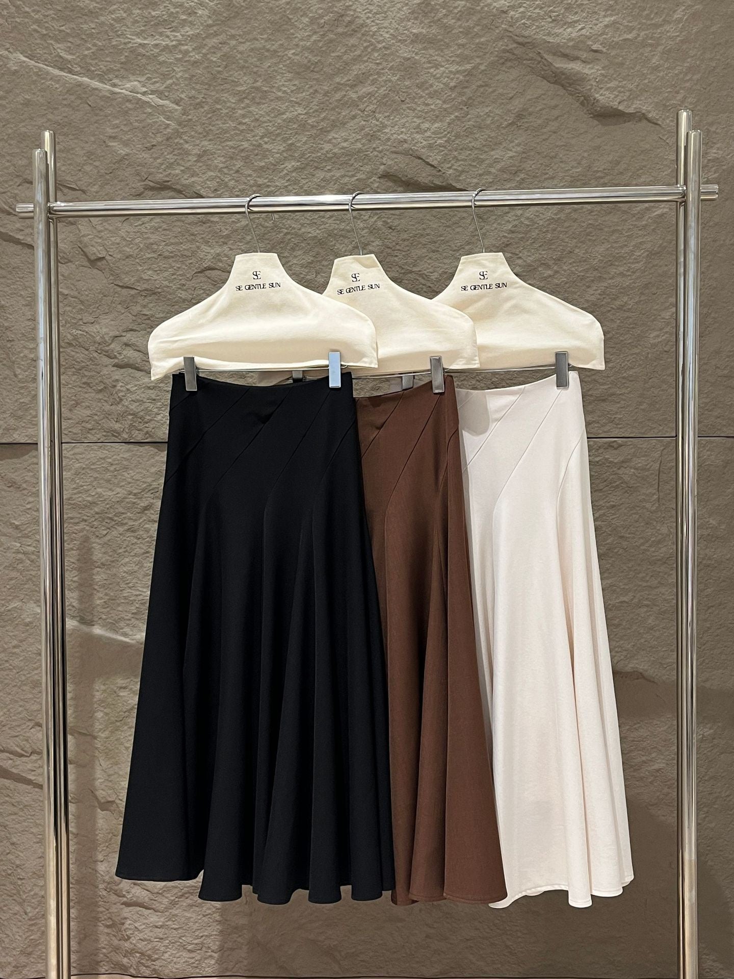 [Versatile] Elegant Midi Skirt