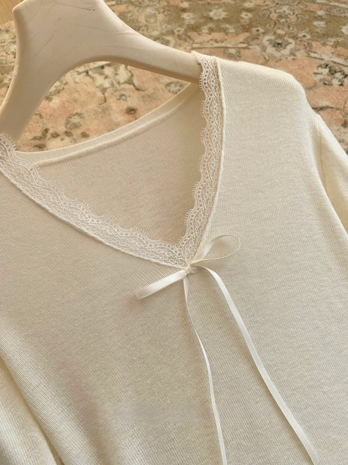 ⁠[Chic] Lace Trim V-Neck Bow Knit Base Top (QH-115)⁠