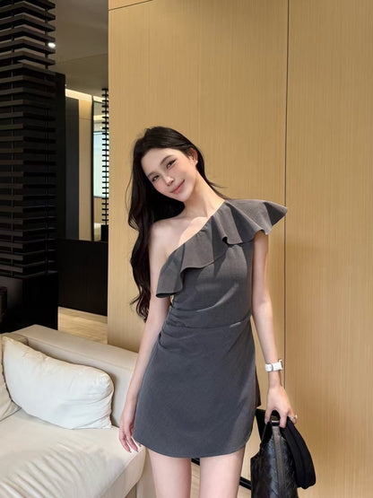 [Celebrity] Off-shoulder Designer Dress