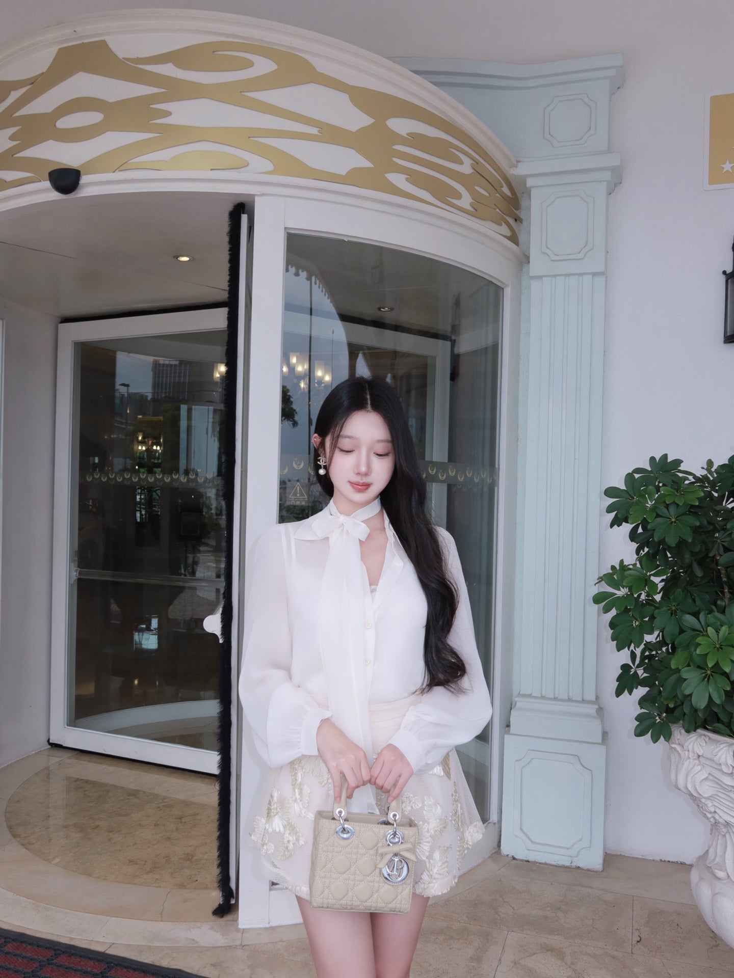 [Bestseller] French Tie-Neck Bow Chiffon Blouse (Q1382)