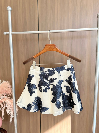 [Bestseller] French Heavy Floral Embroidery Mini Skirt (Q1389)
