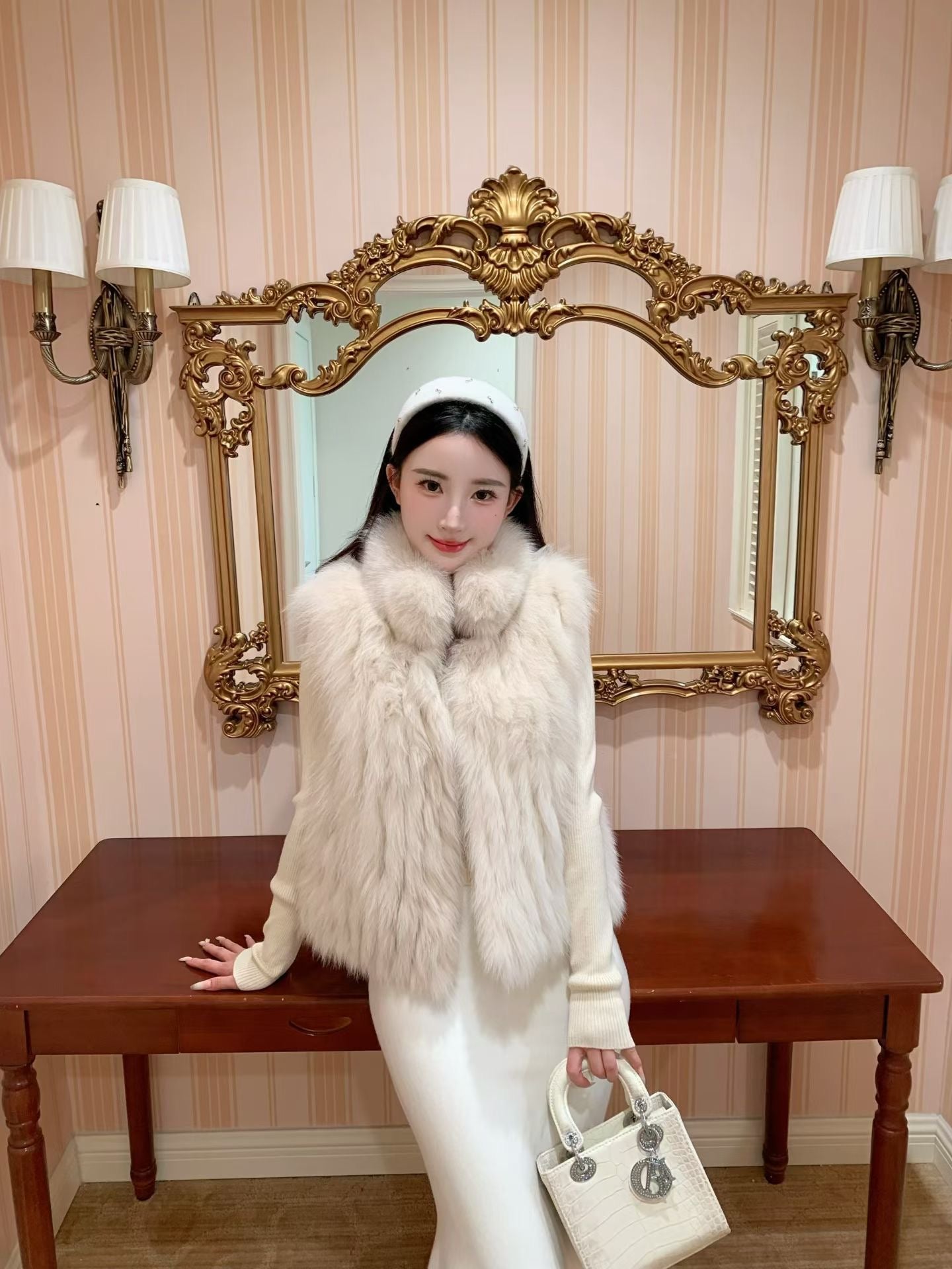 [Luxury] Elegant Fluffy Fox Fur Vest