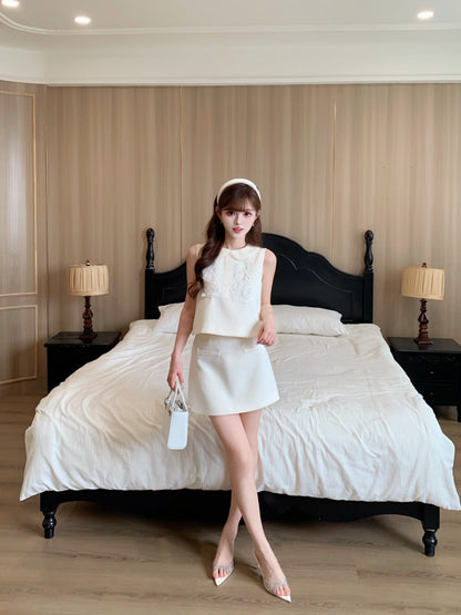 [Celebrity] Embroidered Short-sleeve Top + Skirt Set (Q1103)