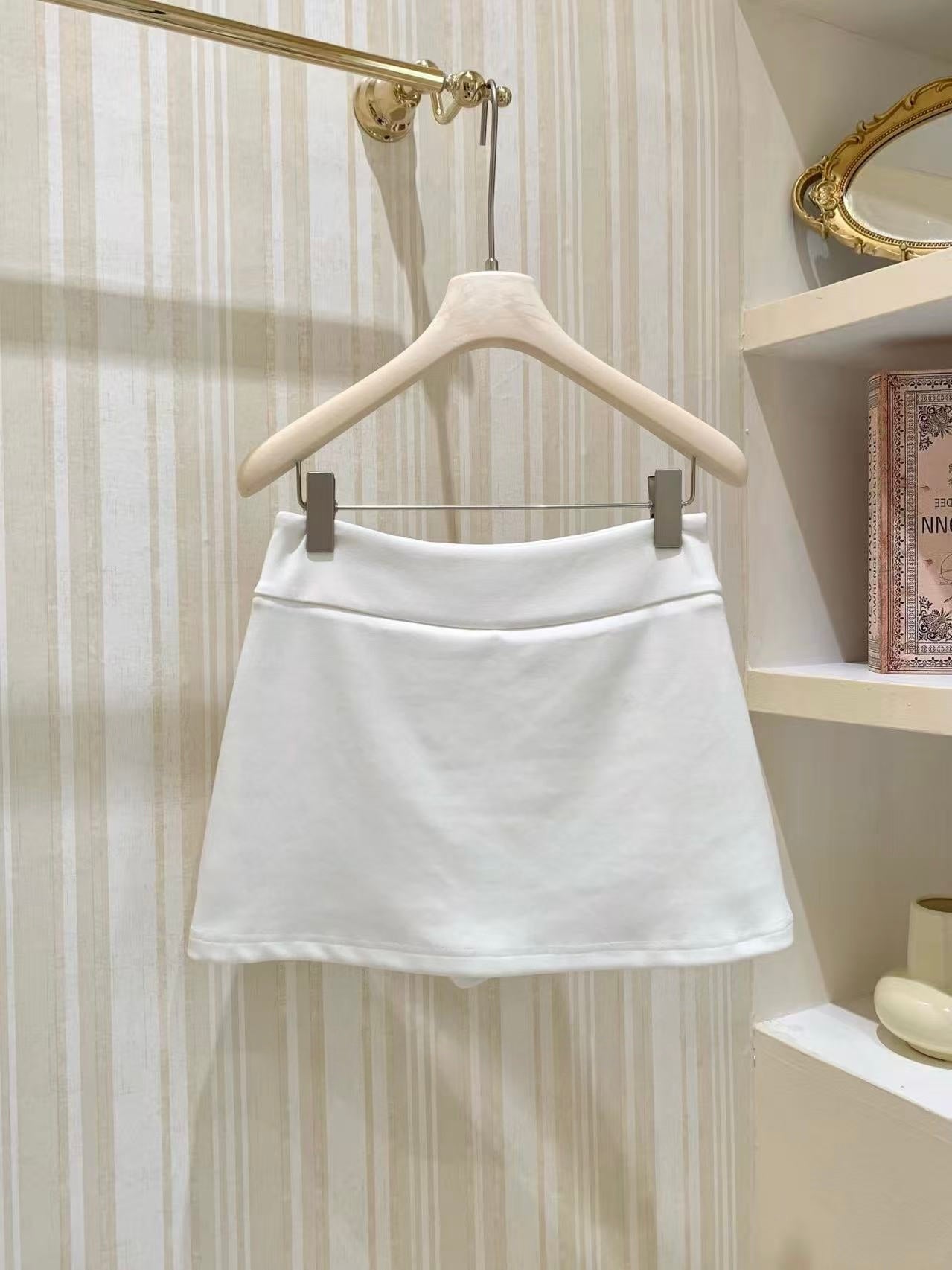 [Coquette] No-See-Through Bodycon Skirt with Built-in Shorts (Q091)
