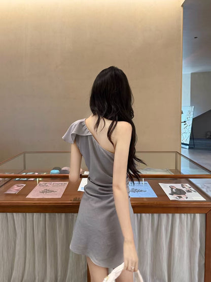 [Celebrity] Off-shoulder Designer Dress