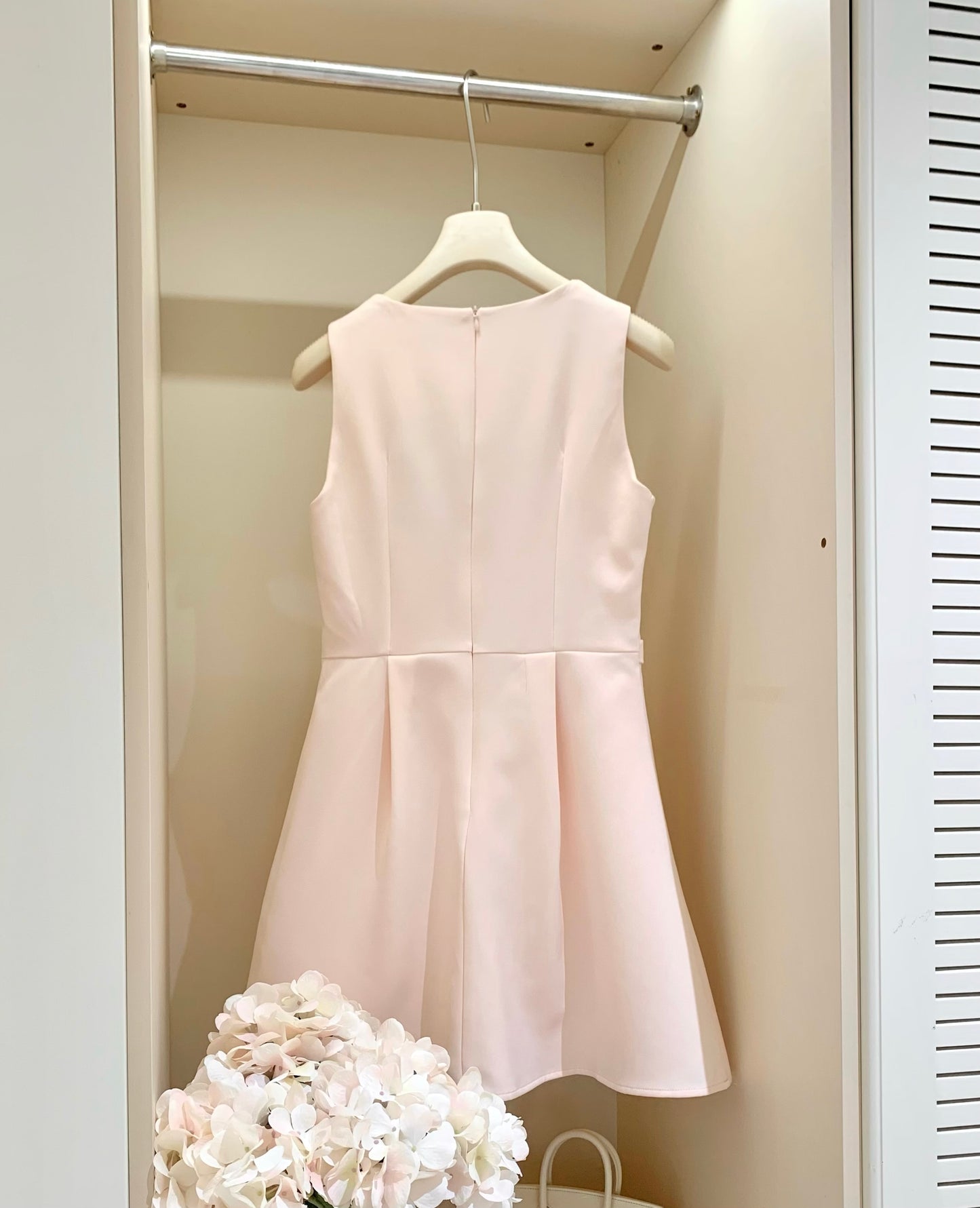[Elegant] Sleeveless V-Neck Lace Cocktail Dress (Q1210)