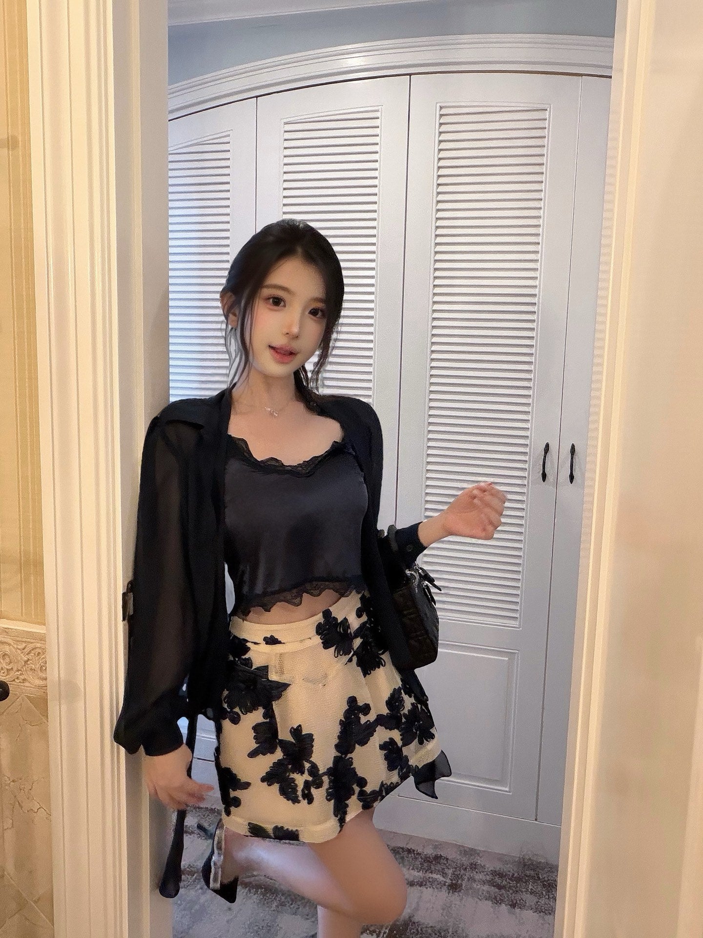 [Bestseller] French Tie-Neck Bow Chiffon Blouse (Q1382)