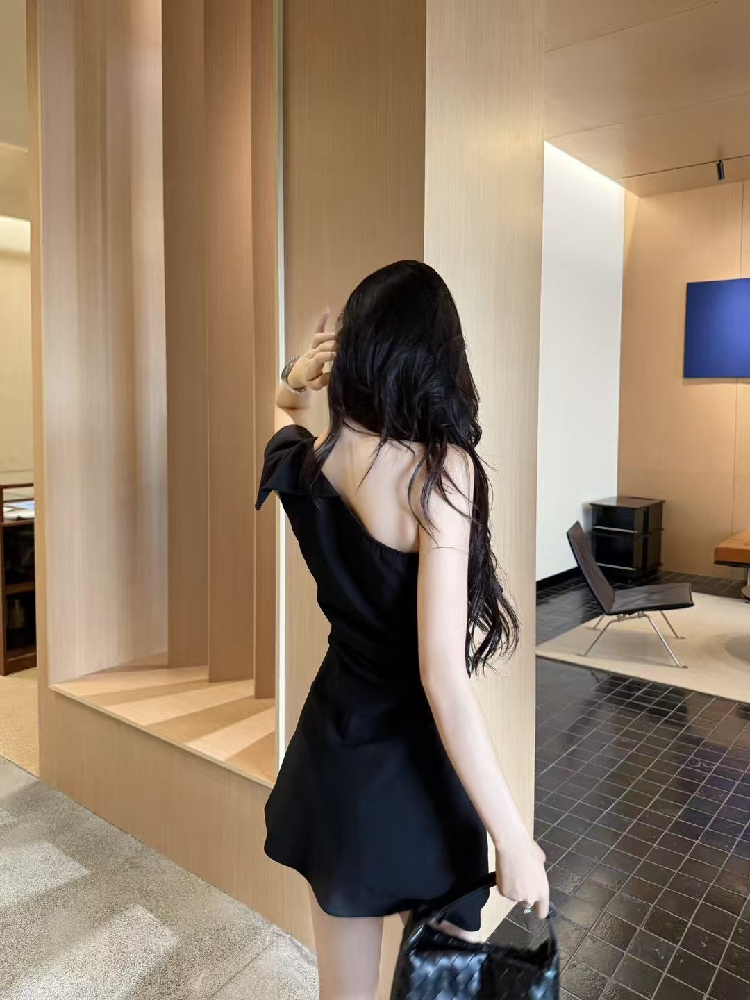 [Celebrity] Off-shoulder Designer Dress