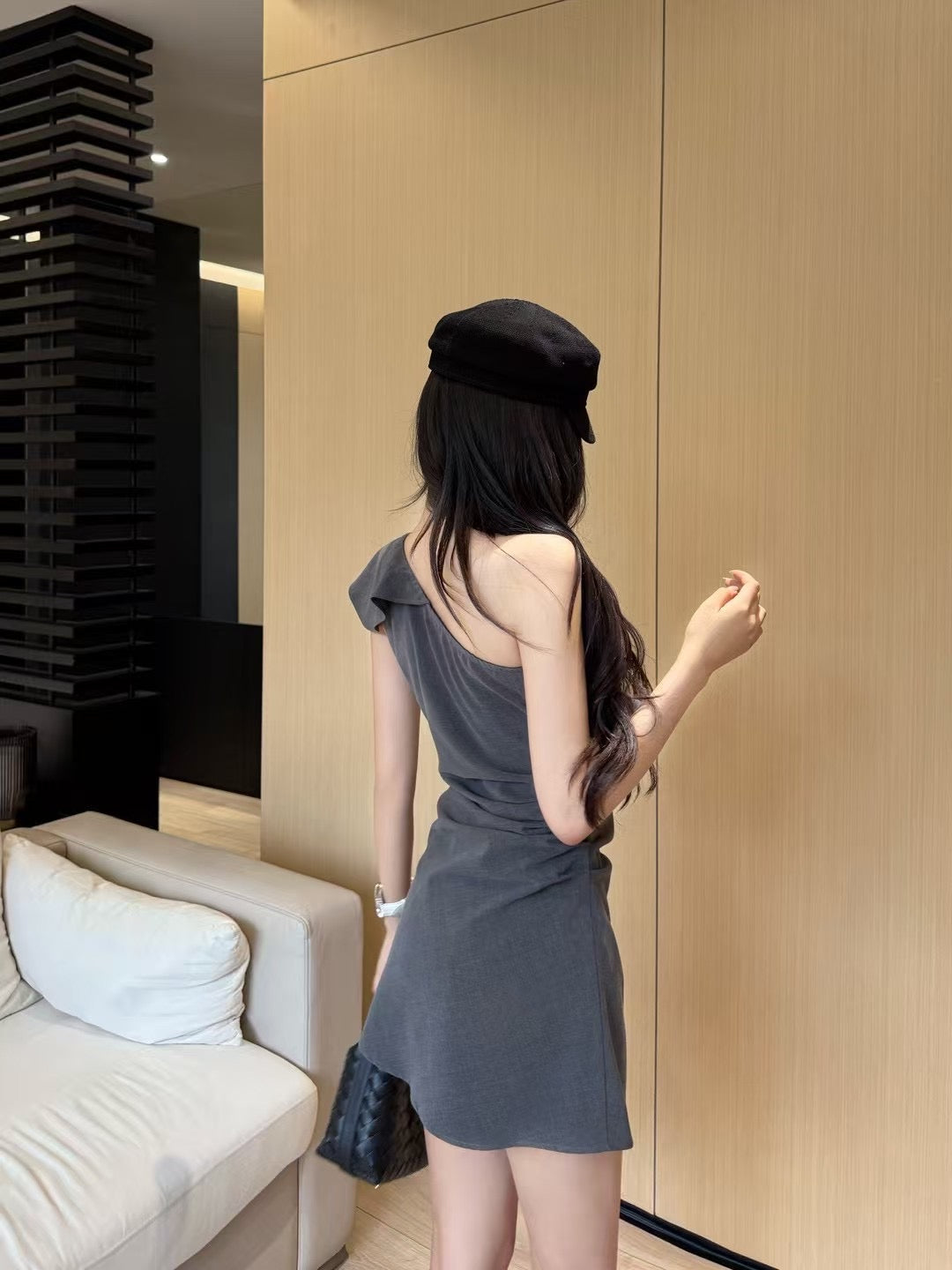 [Celebrity] Off-shoulder Designer Dress