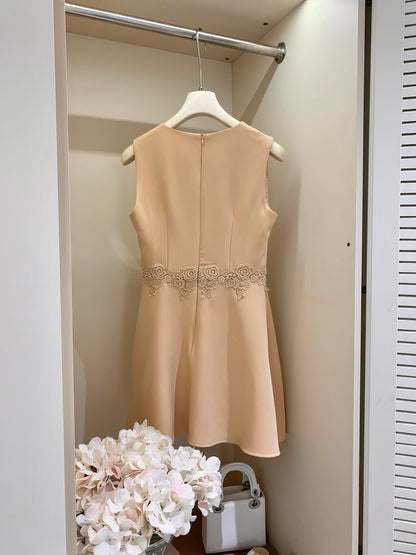 [Stylish] Flattering Designer Dress (Q1053)