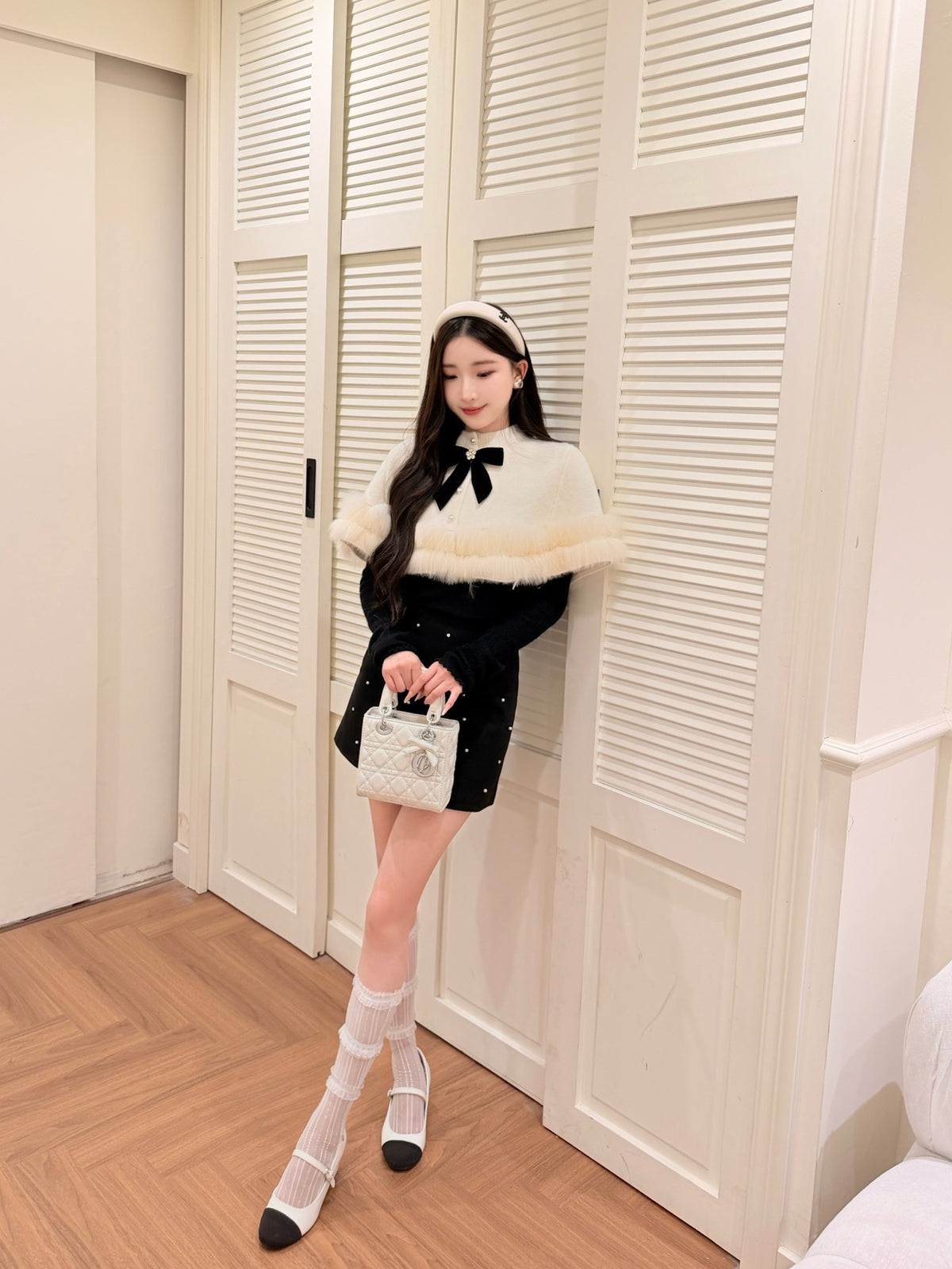 [Elegant] Fox Fur Trim Velvet Bow Cape (QH-081)