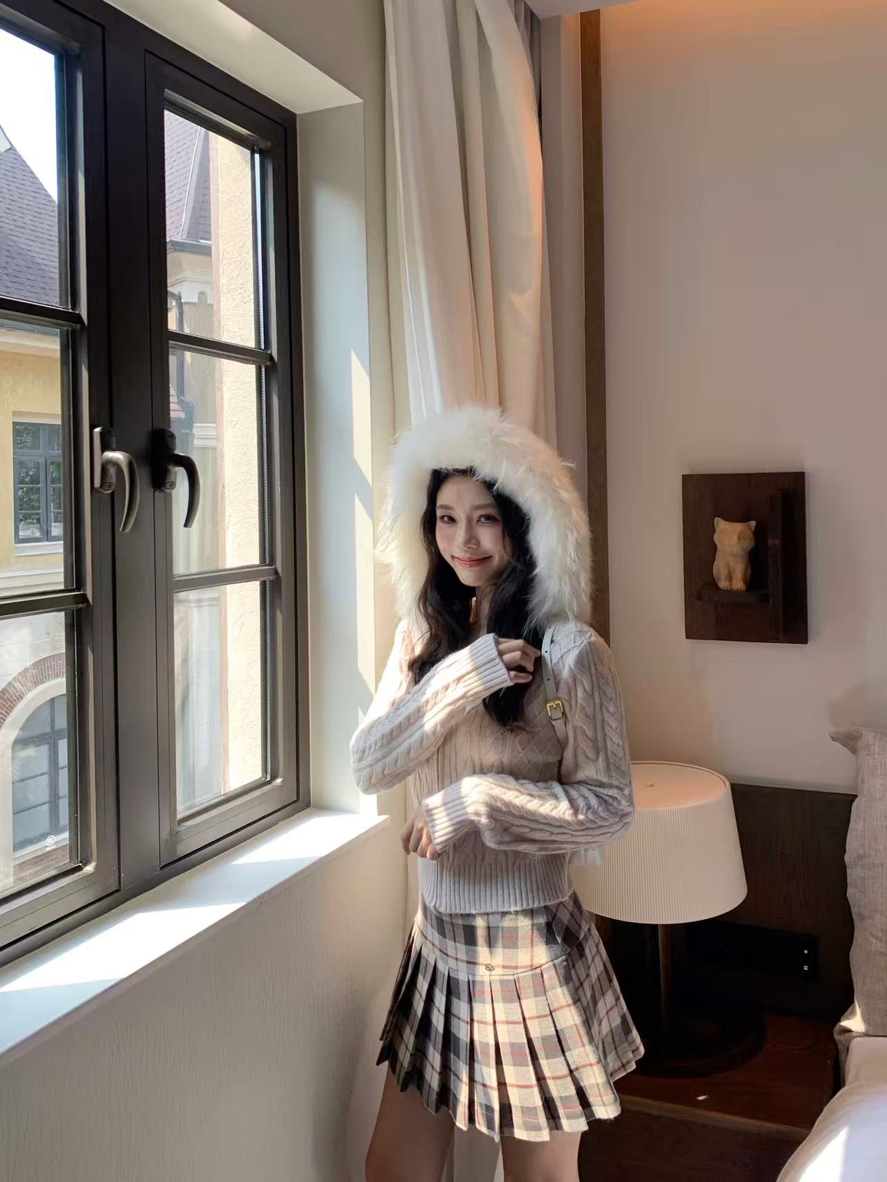 [Fluffy] Wool Cardigan with Fox Fur Hood