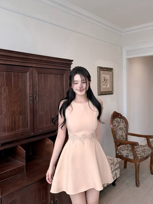 [Stylish] Flattering Designer Dress (Q1053)