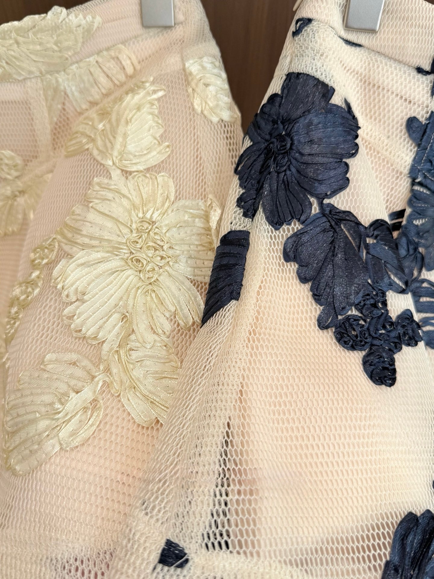 [Bestseller] French Heavy Floral Embroidery Mini Skirt (Q1389)