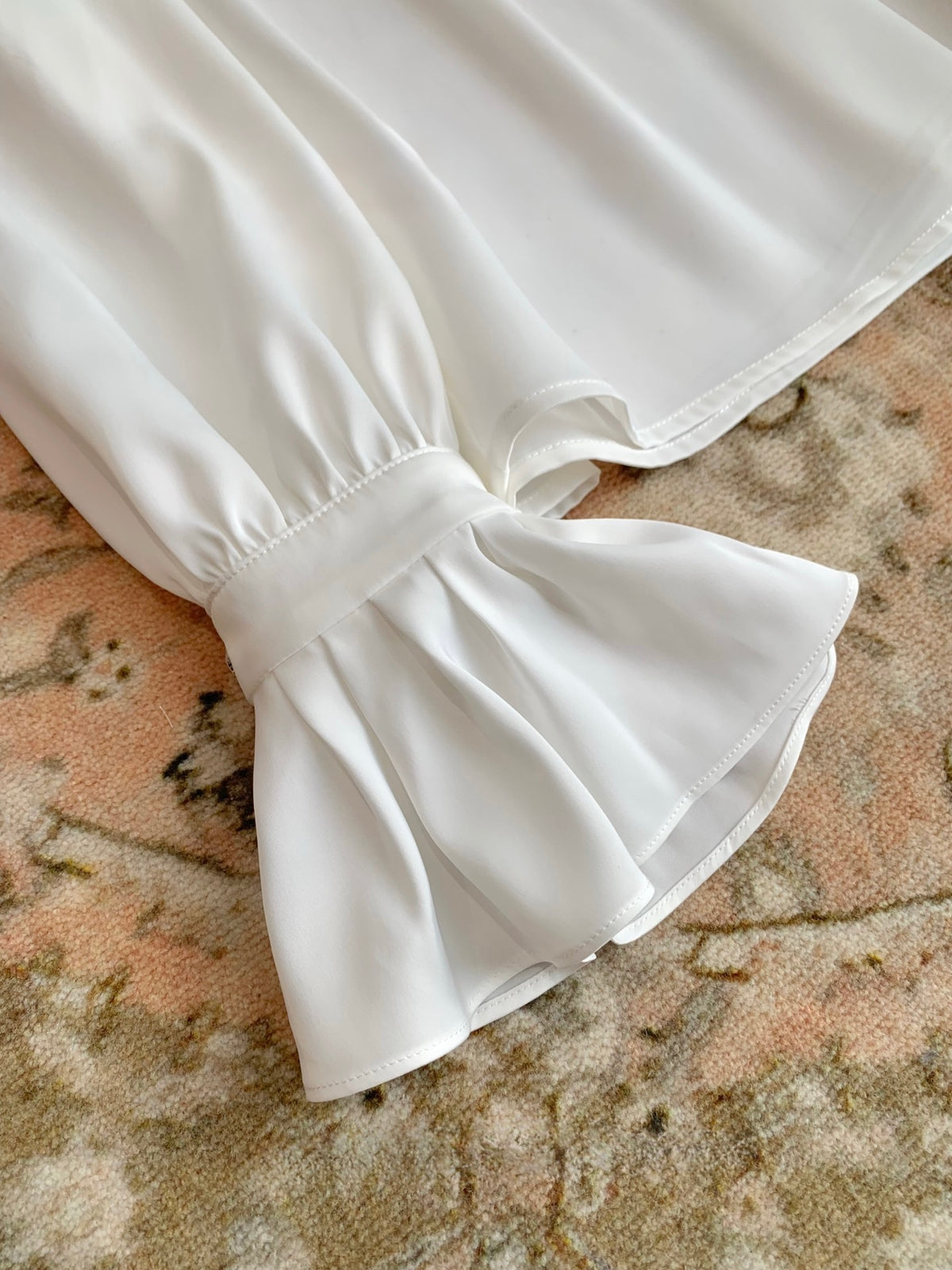 [Coquette] Pleated Chiffon Bow Blouse (Q1516)