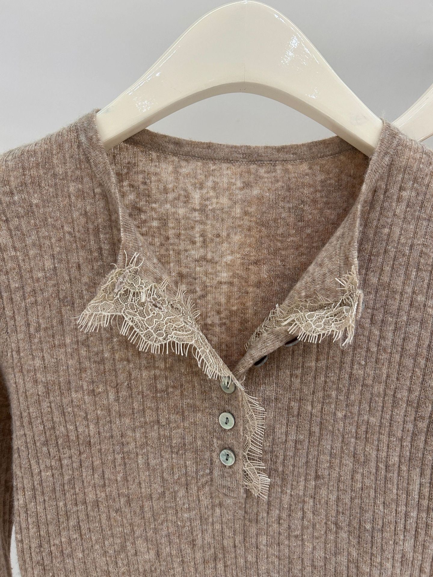 [Versatile] V-Neck Lace Basic Top