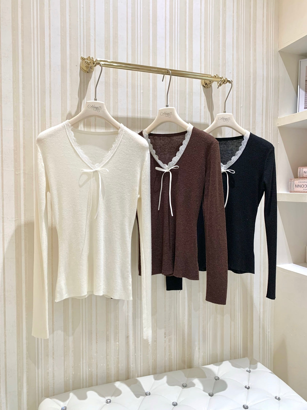 ⁠[Chic] Lace Trim V-Neck Bow Knit Base Top (QH-115)⁠