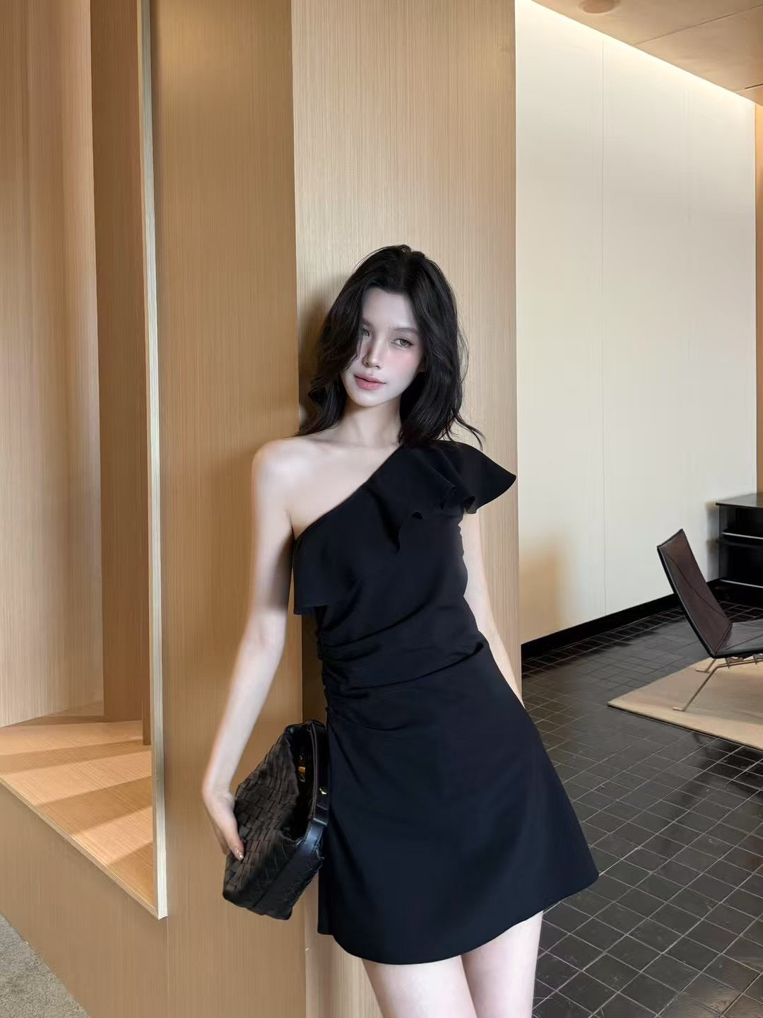 [Celebrity] Off-shoulder Designer Dress