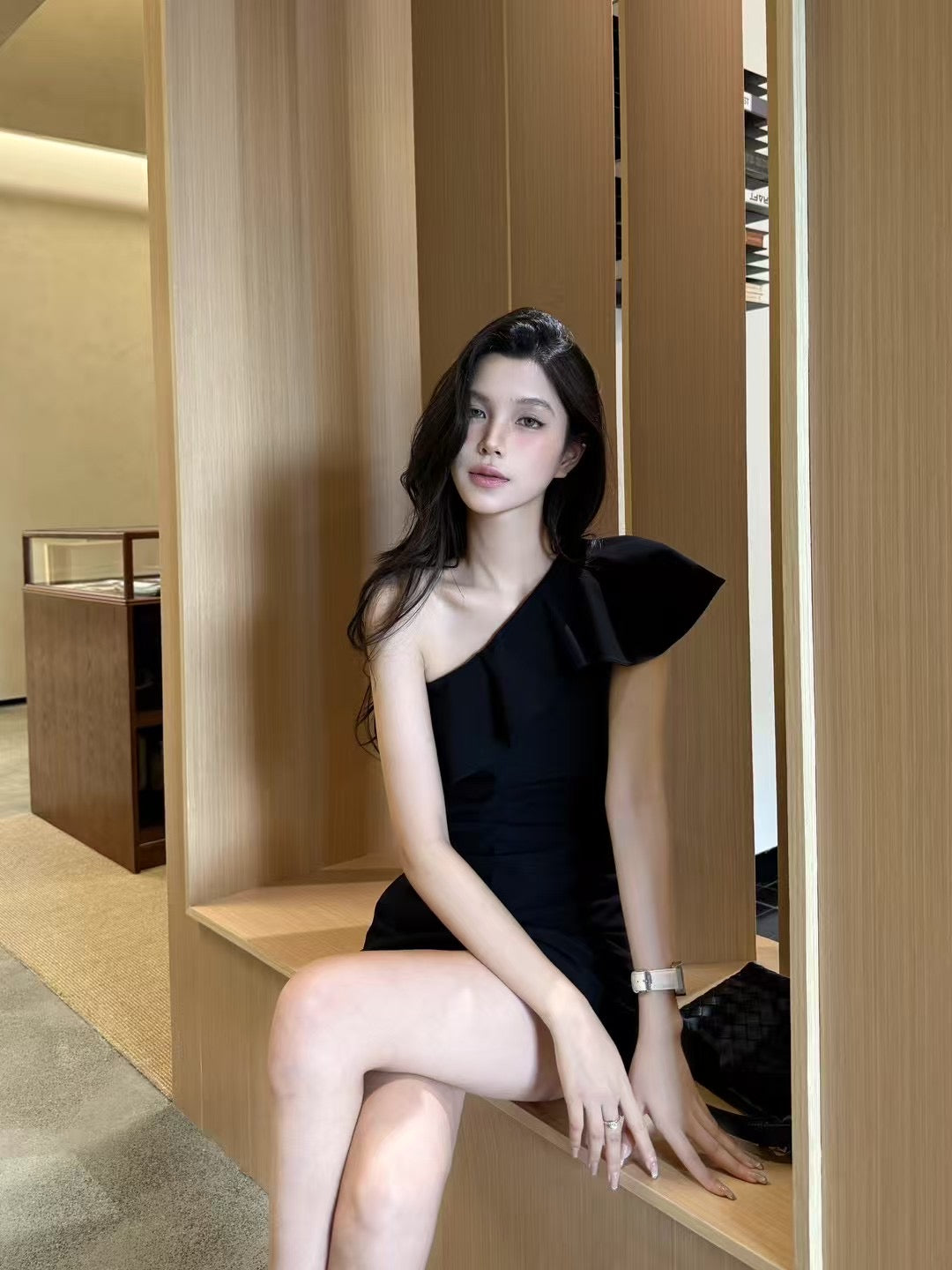 [Celebrity] Off-shoulder Designer Dress