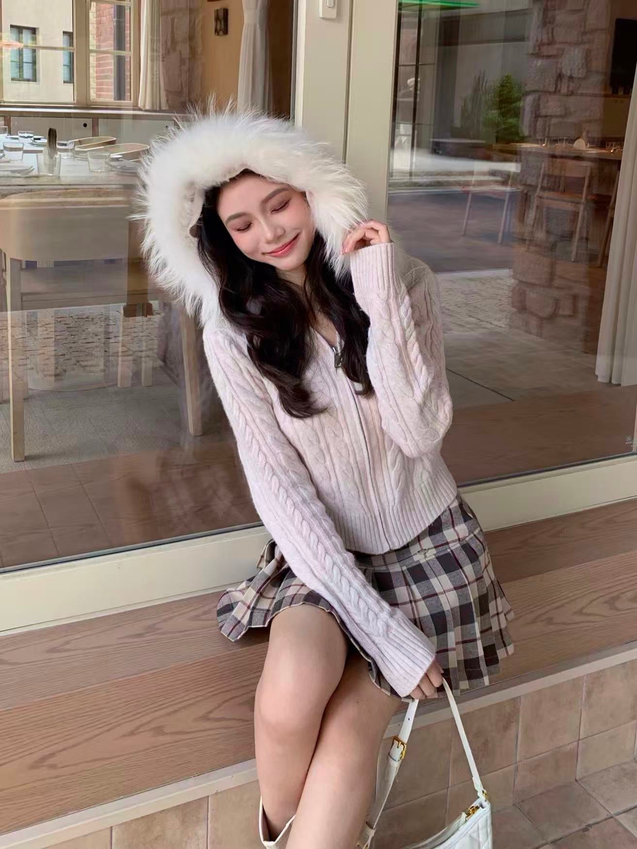 [Fluffy] Wool Cardigan with Fox Fur Hood
