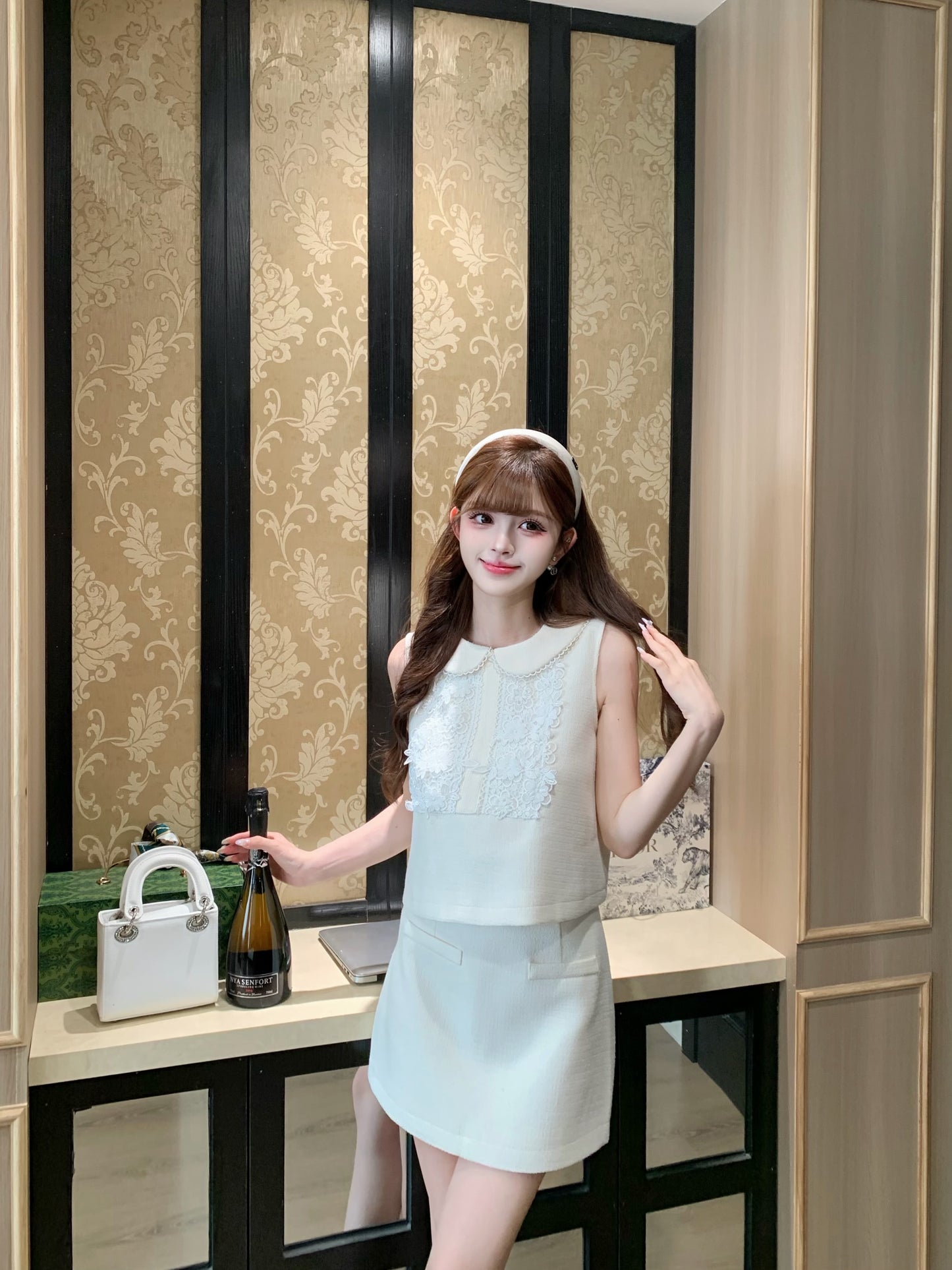 [Celebrity] Embroidered Short-sleeve Top + Skirt Set (Q1103)