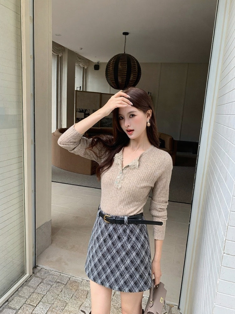 [Versatile] V-Neck Lace Basic Top