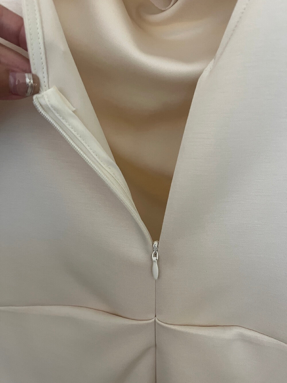 [Girly] Off-shoulder Fitted Dress