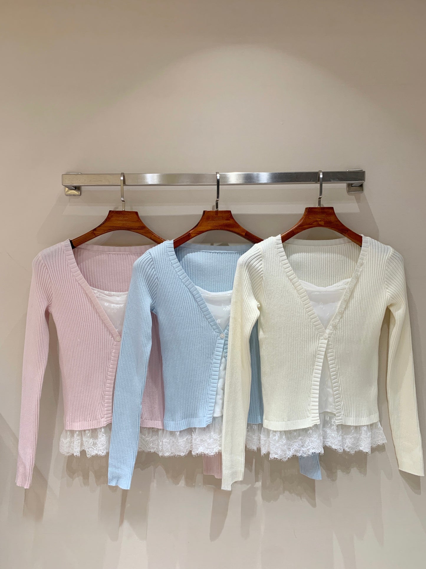 [Versatile] Lace V-neck Knitted Top