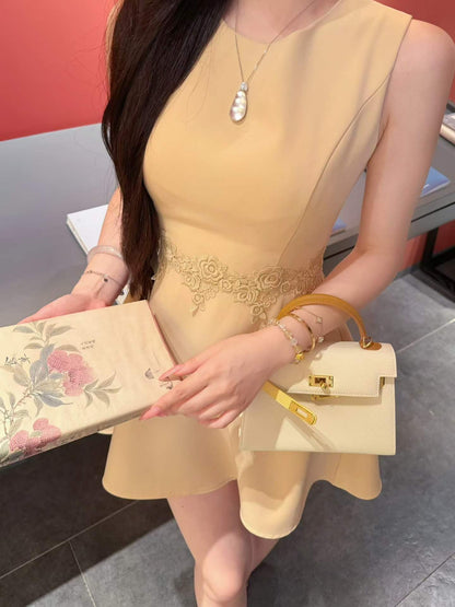 [Stylish] Flattering Designer Dress (Q1053)