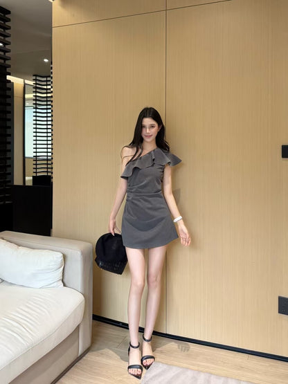 [Celebrity] Off-shoulder Designer Dress
