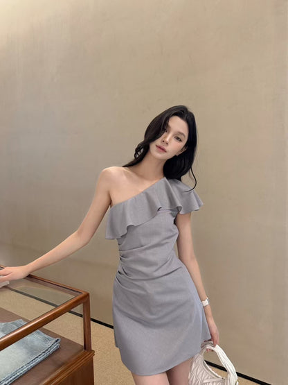 [Celebrity] Off-shoulder Designer Dress