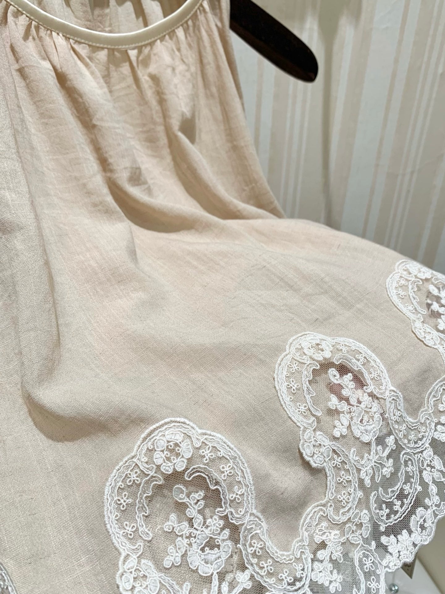 [Vacation] Halter Off-Shoulder Top and Skirt Two-Piece Set (Q1358)