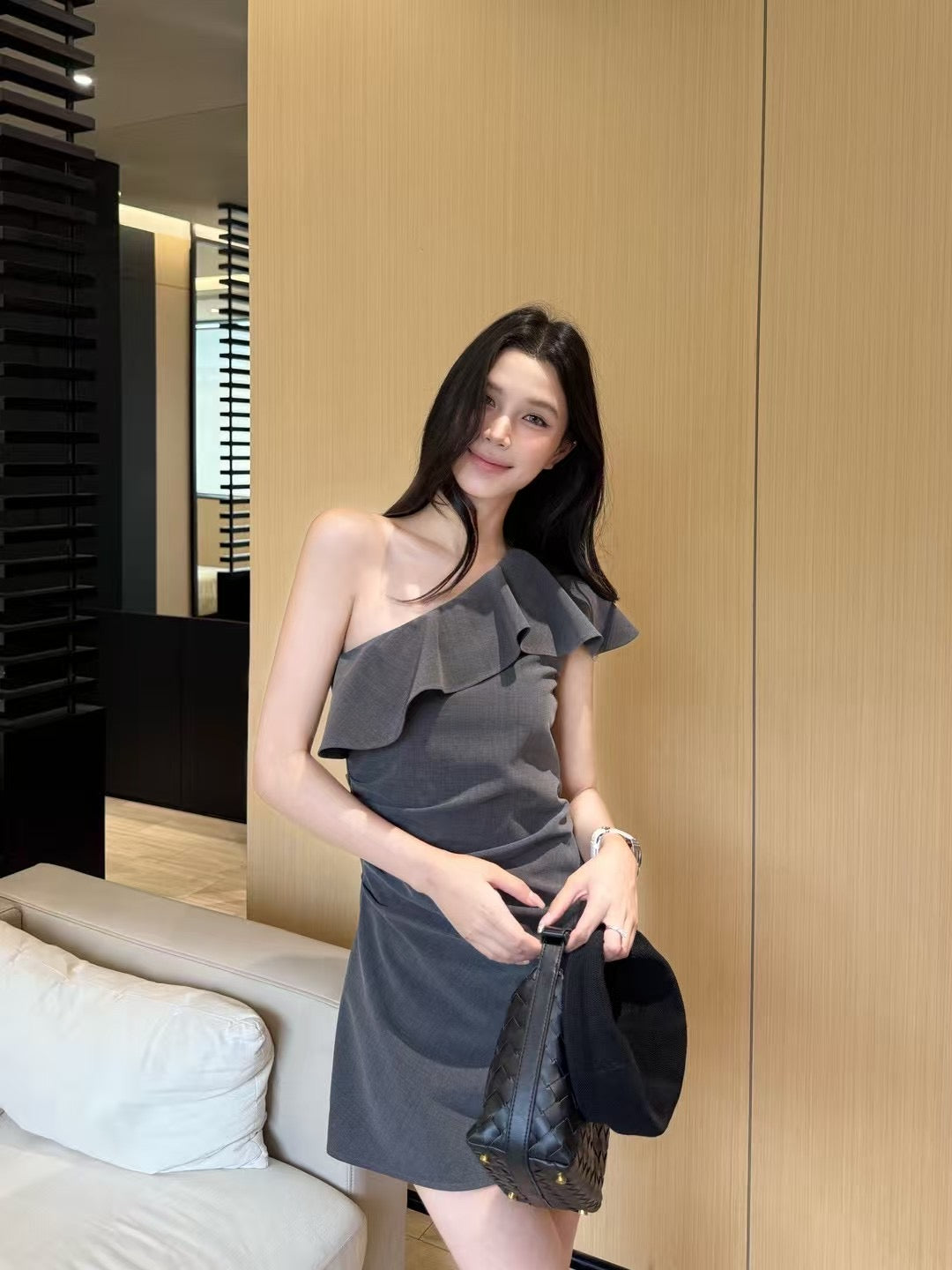 [Celebrity] Off-shoulder Designer Dress
